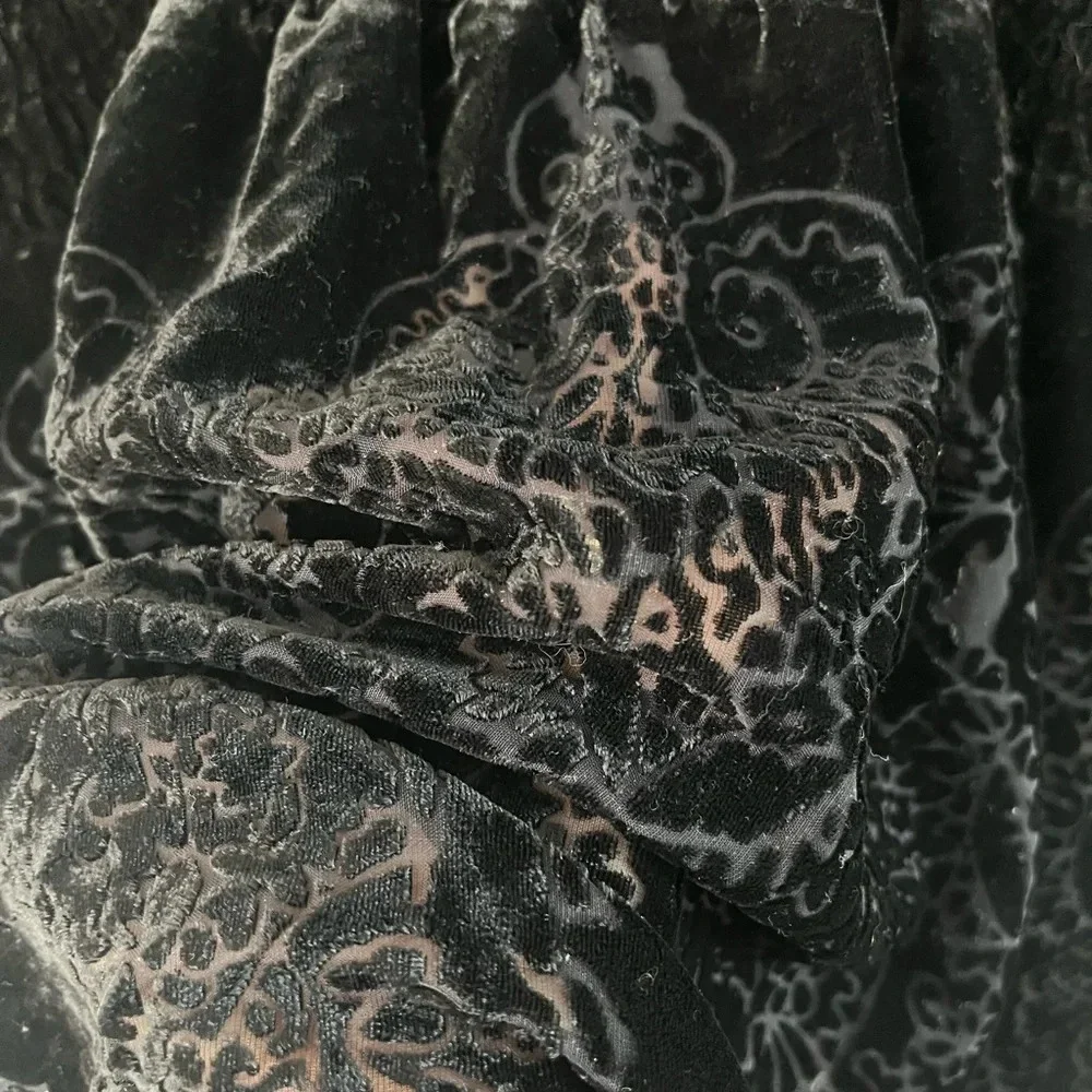 Venezia Black velvet burnout babydoll Blouse Smocked Waist 3/4 sleeve sz 22 24 - Picture 4 of 9